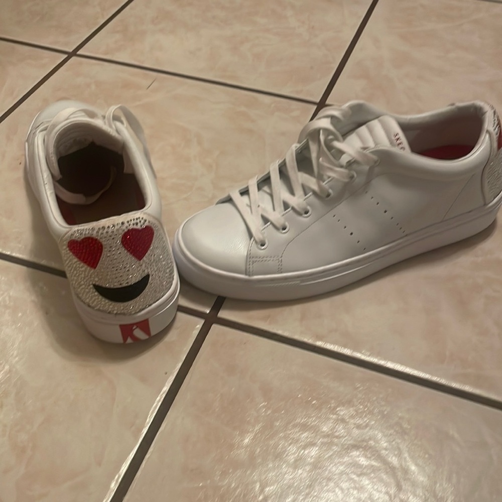 Sketchers Los Angeles smiley face bling